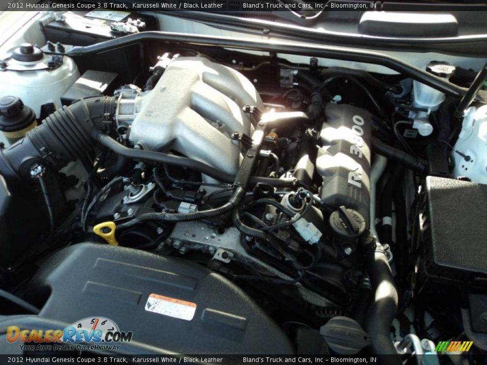 2012 Hyundai Genesis Coupe 3.8 Track Karussell White / Black Leather Photo #32
