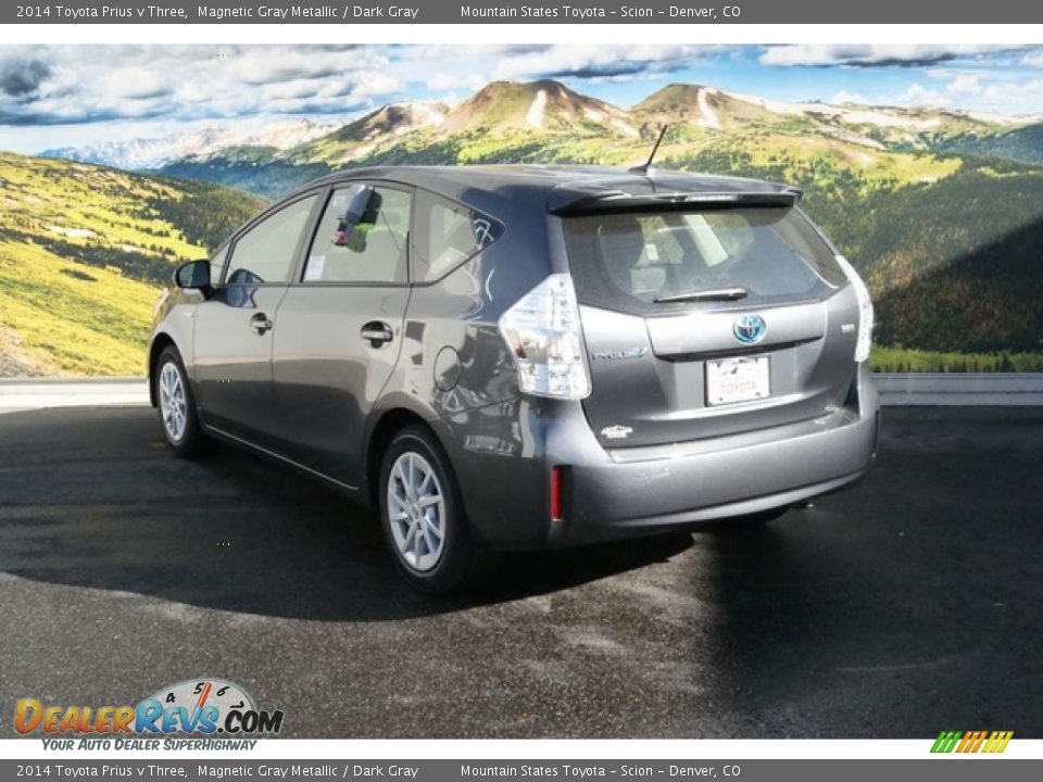 2014 Toyota Prius v Three Magnetic Gray Metallic / Dark Gray Photo #3
