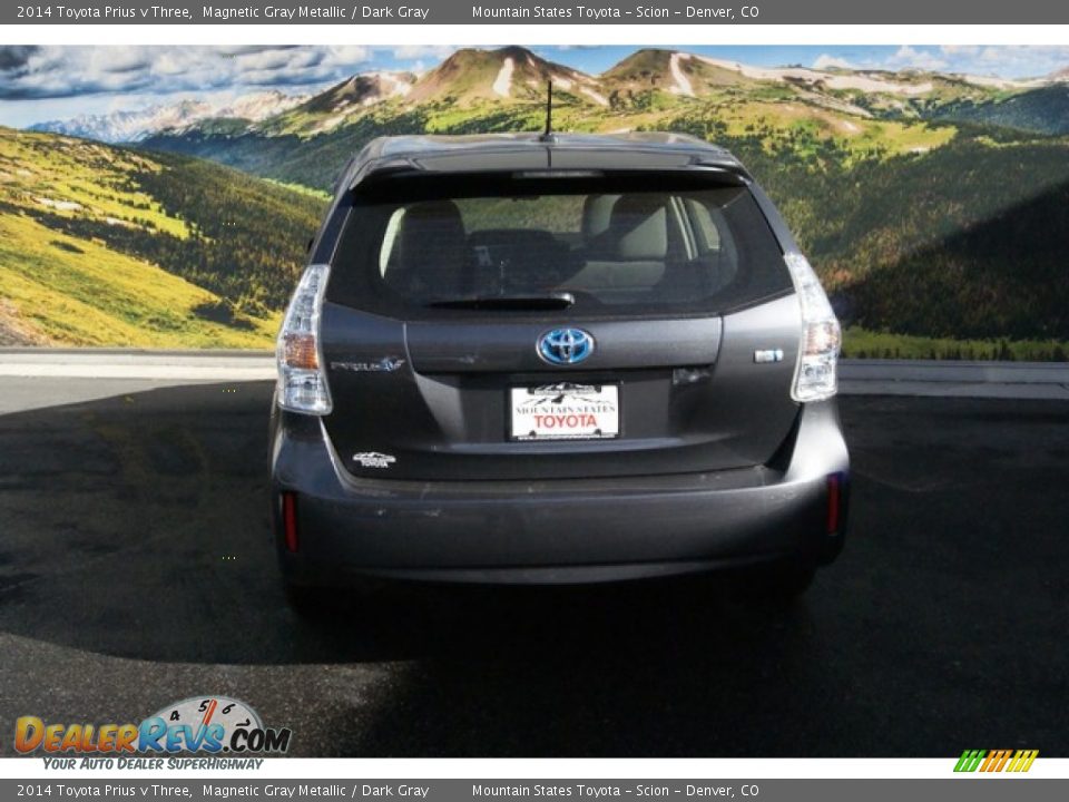 2014 Toyota Prius v Three Magnetic Gray Metallic / Dark Gray Photo #4