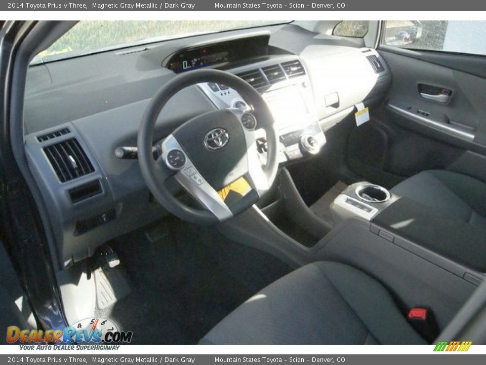 2014 Toyota Prius v Three Magnetic Gray Metallic / Dark Gray Photo #5