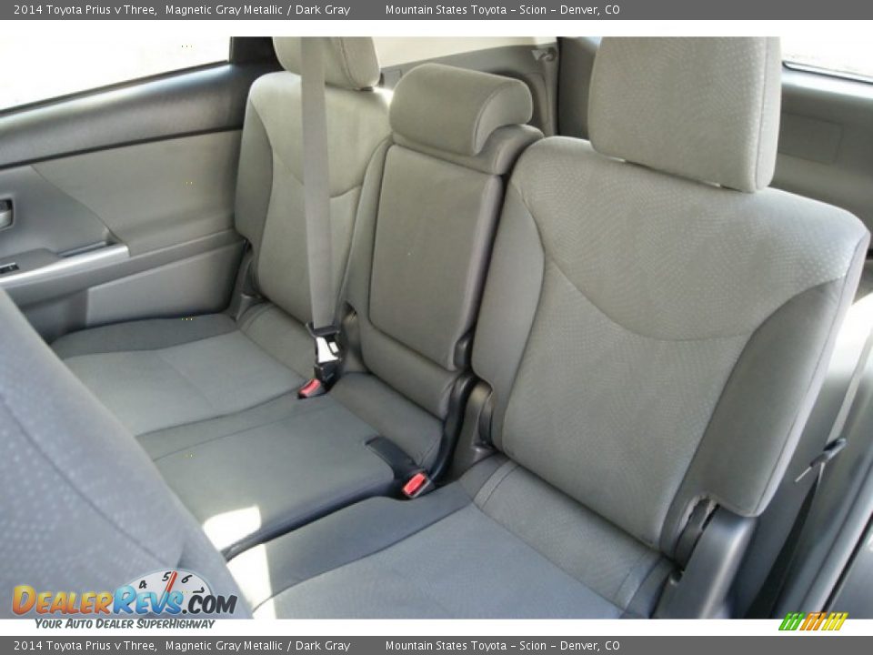 2014 Toyota Prius v Three Magnetic Gray Metallic / Dark Gray Photo #7