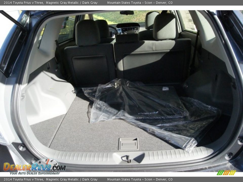 2014 Toyota Prius v Three Magnetic Gray Metallic / Dark Gray Photo #8