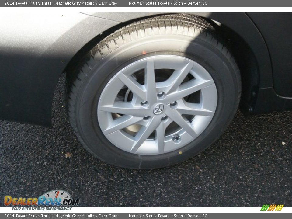 2014 Toyota Prius v Three Magnetic Gray Metallic / Dark Gray Photo #9