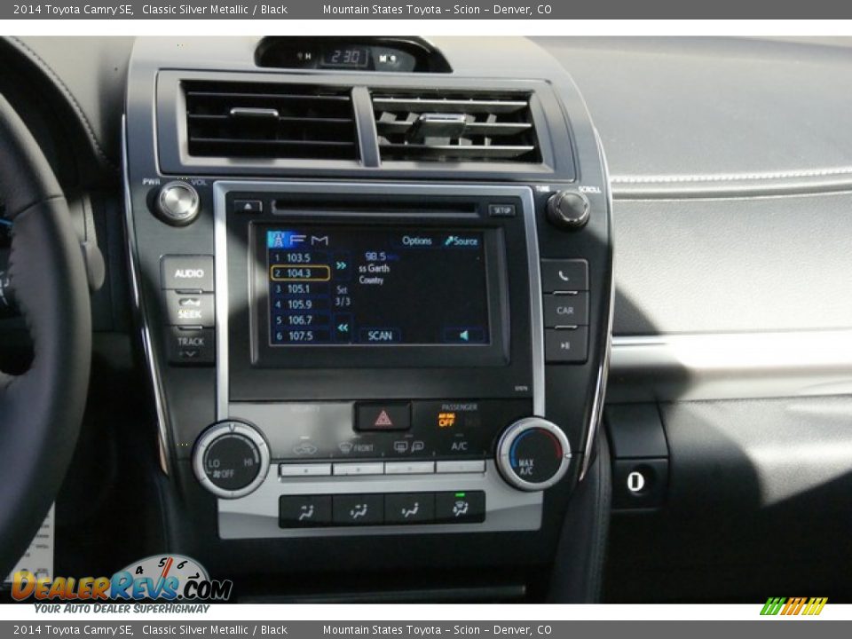 2014 Toyota Camry SE Classic Silver Metallic / Black Photo #6