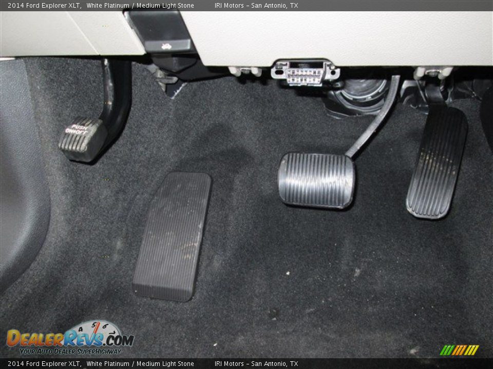 2014 Ford Explorer XLT White Platinum / Medium Light Stone Photo #24