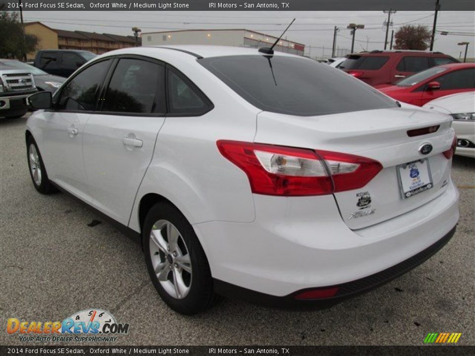 2014 Ford Focus SE Sedan Oxford White / Medium Light Stone Photo #3