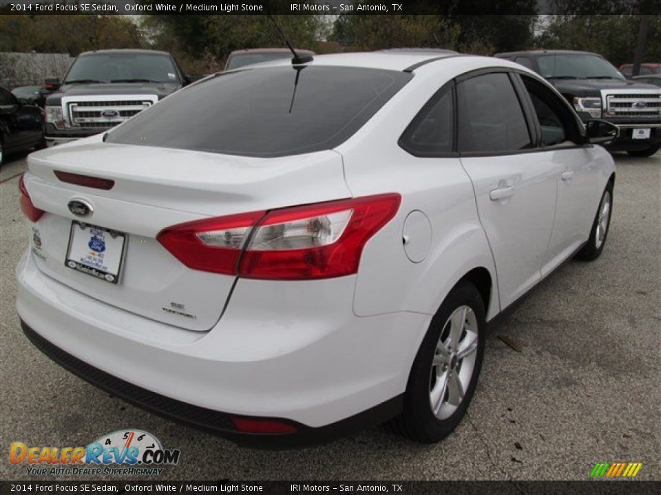 2014 Ford Focus SE Sedan Oxford White / Medium Light Stone Photo #5