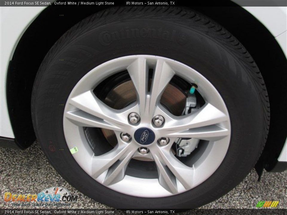 2014 Ford Focus SE Sedan Oxford White / Medium Light Stone Photo #8