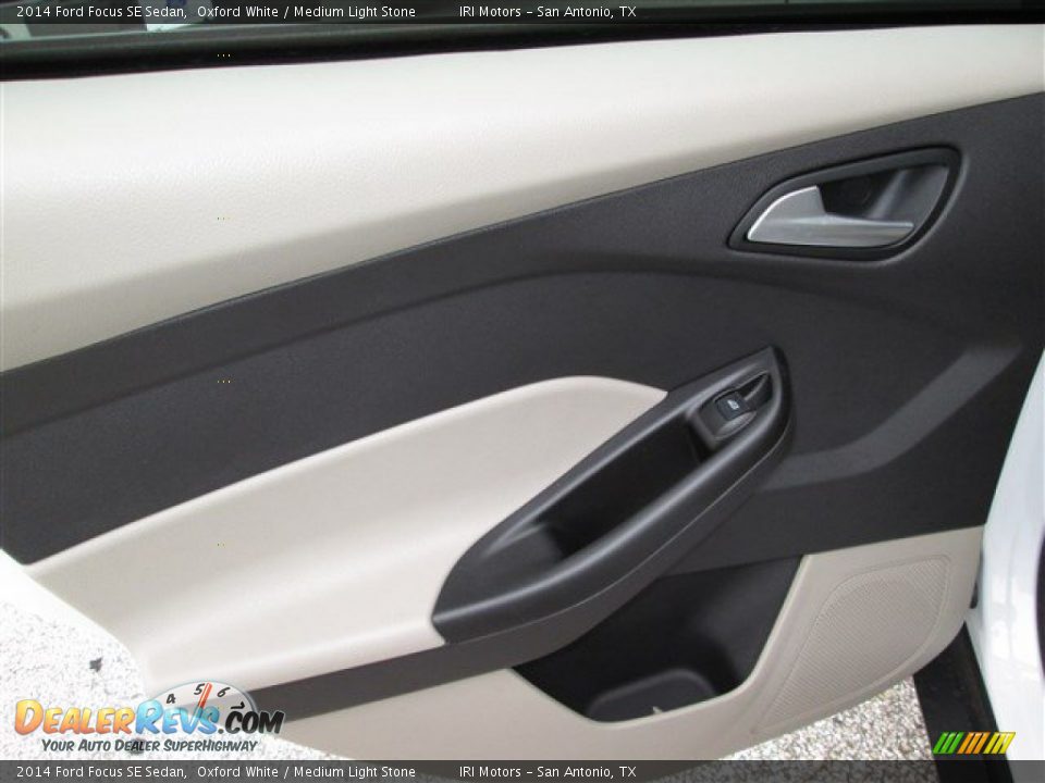 2014 Ford Focus SE Sedan Oxford White / Medium Light Stone Photo #14