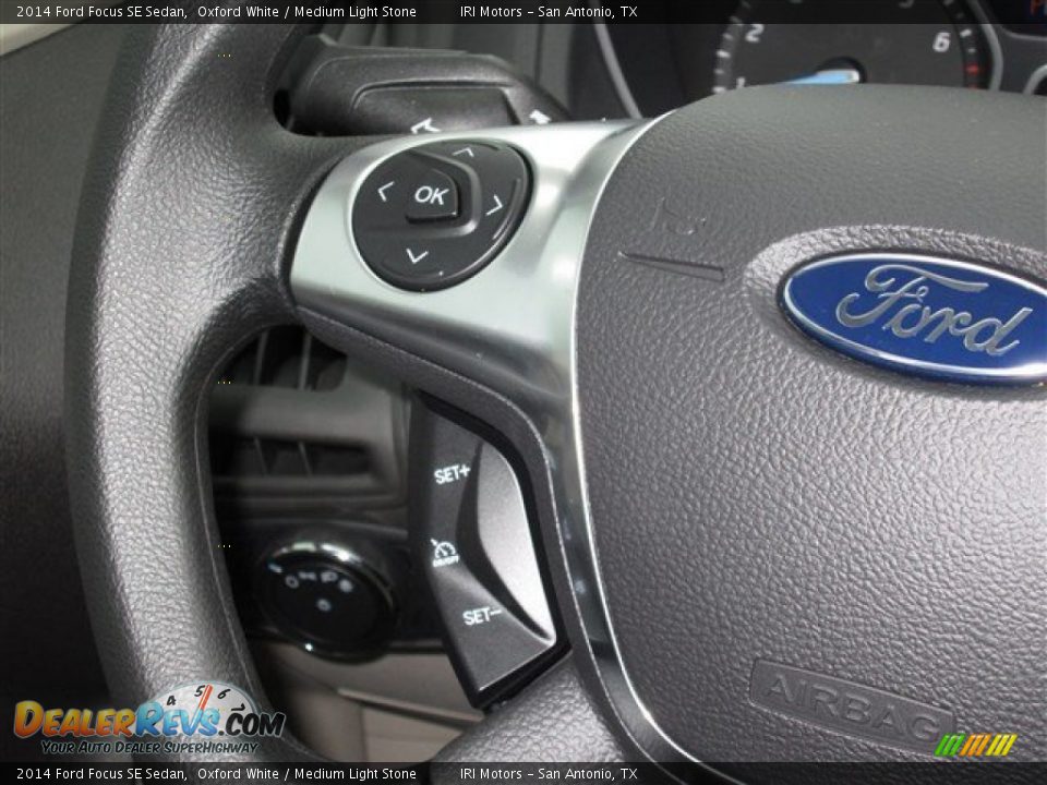 2014 Ford Focus SE Sedan Oxford White / Medium Light Stone Photo #16