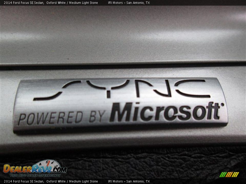 2014 Ford Focus SE Sedan Oxford White / Medium Light Stone Photo #24