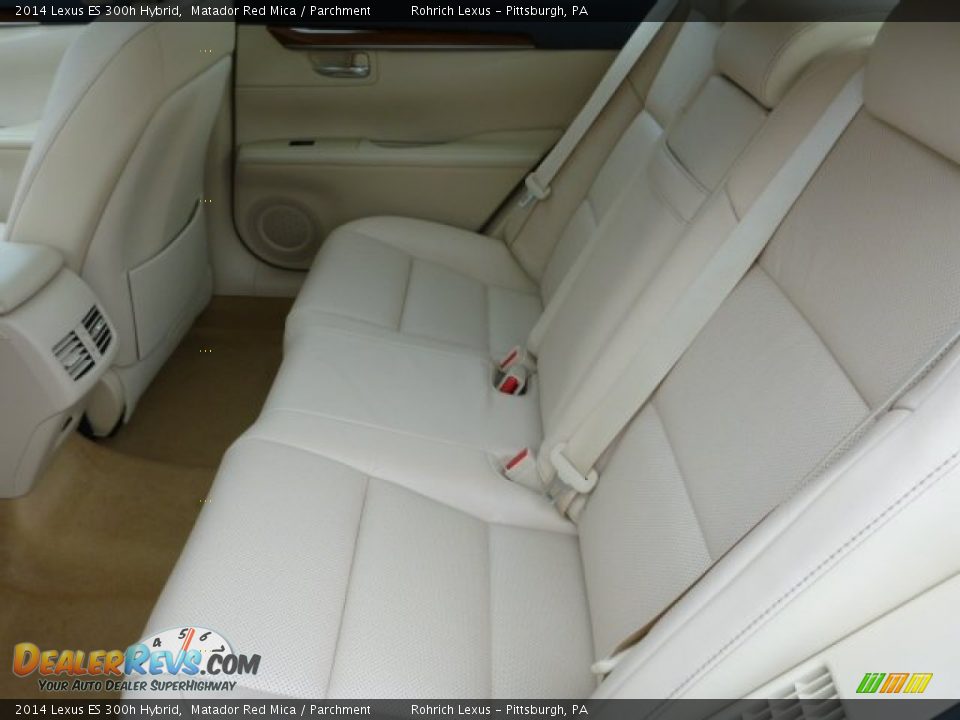 Rear Seat of 2014 Lexus ES 300h Hybrid Photo #11