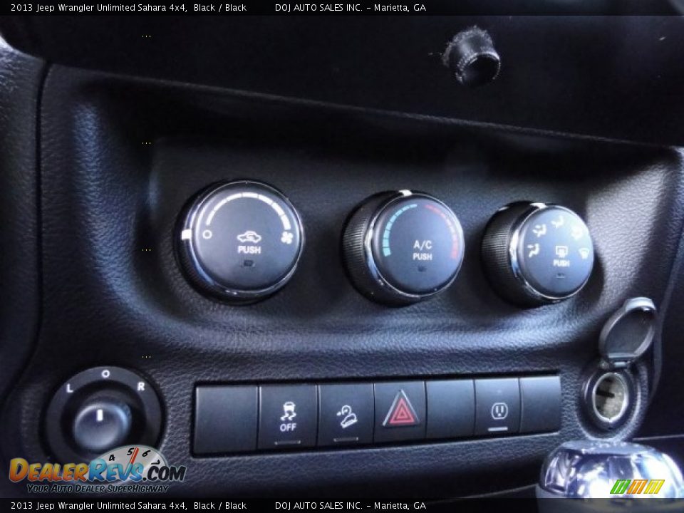 2013 Jeep Wrangler Unlimited Sahara 4x4 Black / Black Photo #14