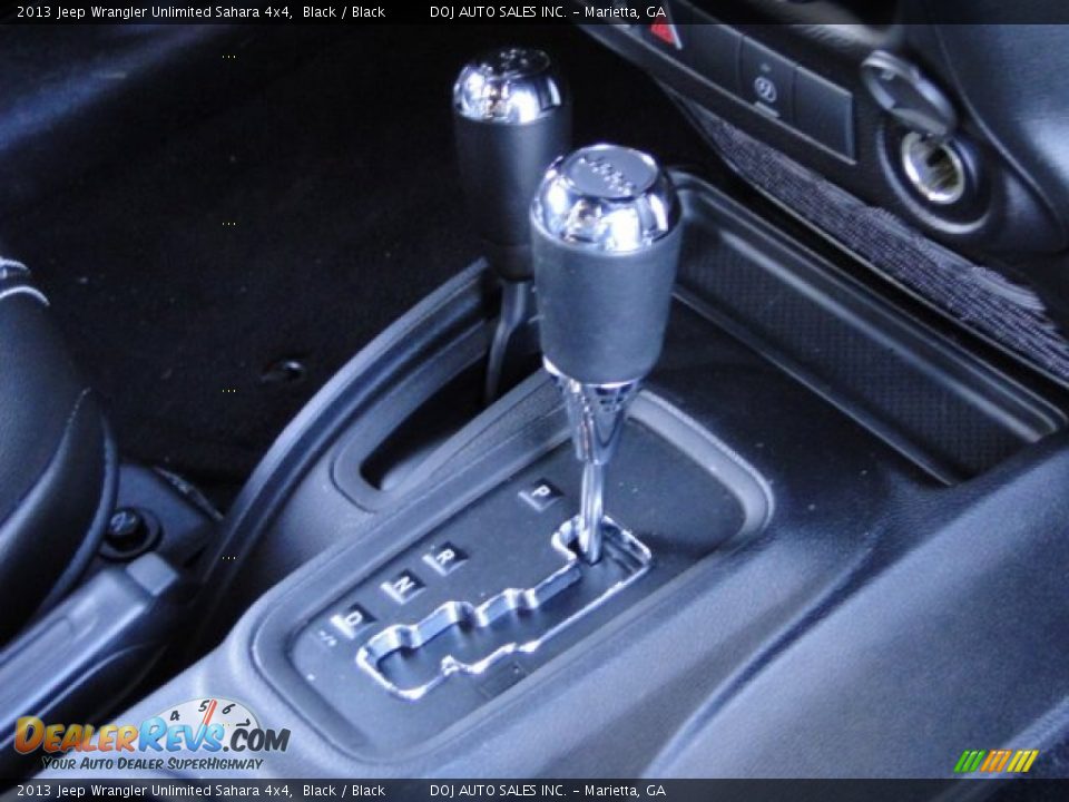 2013 Jeep Wrangler Unlimited Sahara 4x4 Black / Black Photo #18