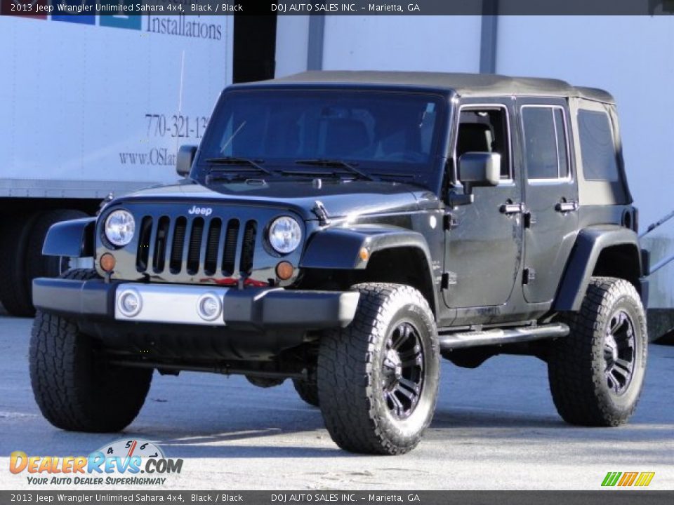 2013 Jeep Wrangler Unlimited Sahara 4x4 Black / Black Photo #32