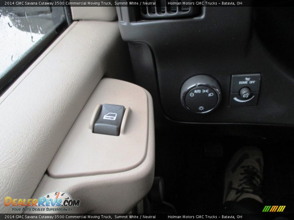 2014 GMC Savana Cutaway 3500 Commercial Moving Truck Summit White / Neutral Photo #12