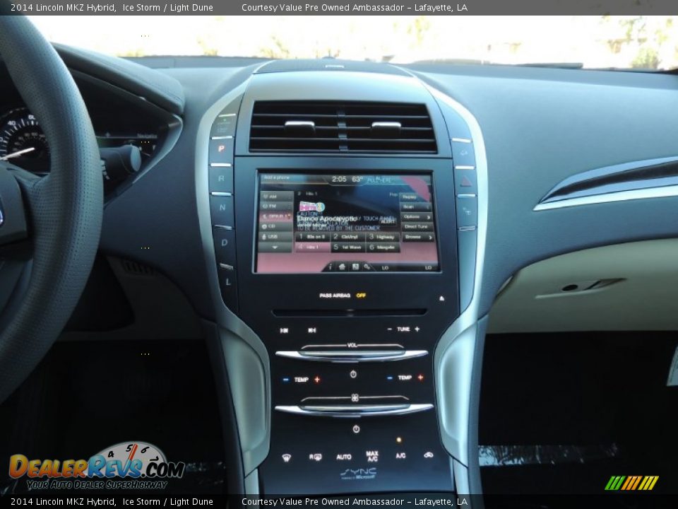 Controls of 2014 Lincoln MKZ Hybrid Photo #9