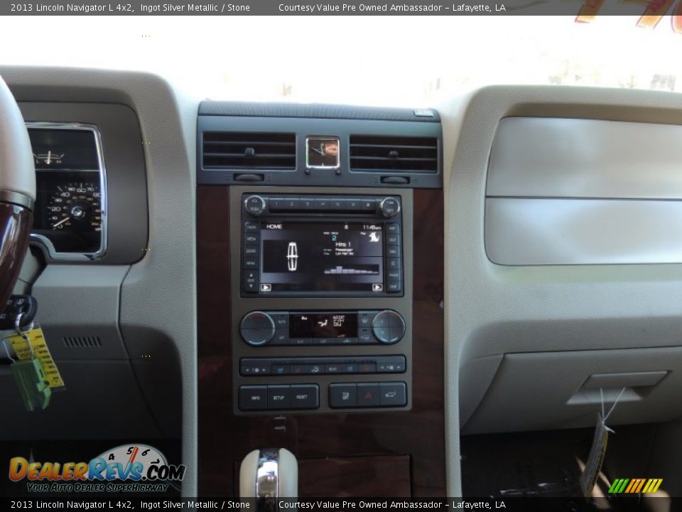 Controls of 2013 Lincoln Navigator L 4x2 Photo #10