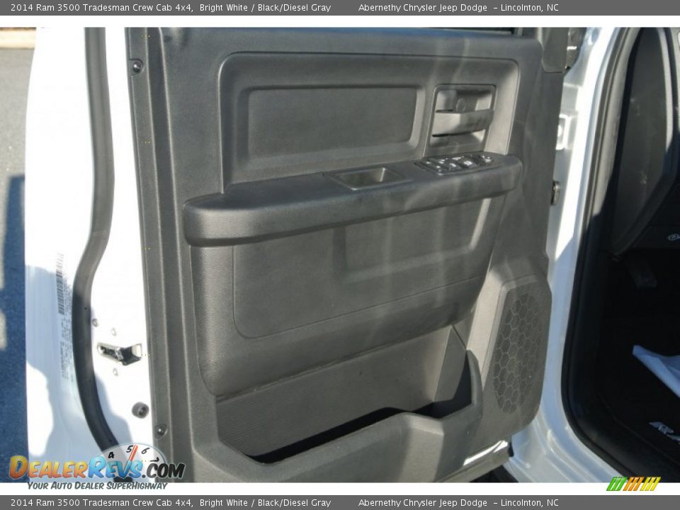 2014 Ram 3500 Tradesman Crew Cab 4x4 Bright White / Black/Diesel Gray Photo #9