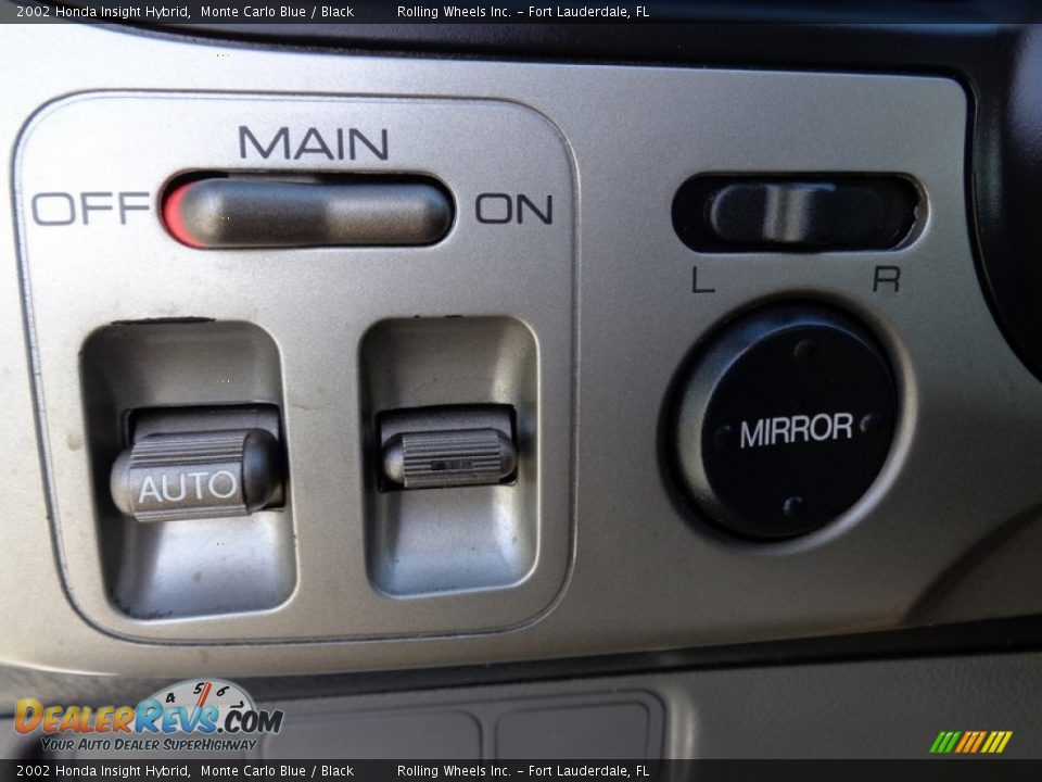 Controls of 2002 Honda Insight Hybrid Photo #20