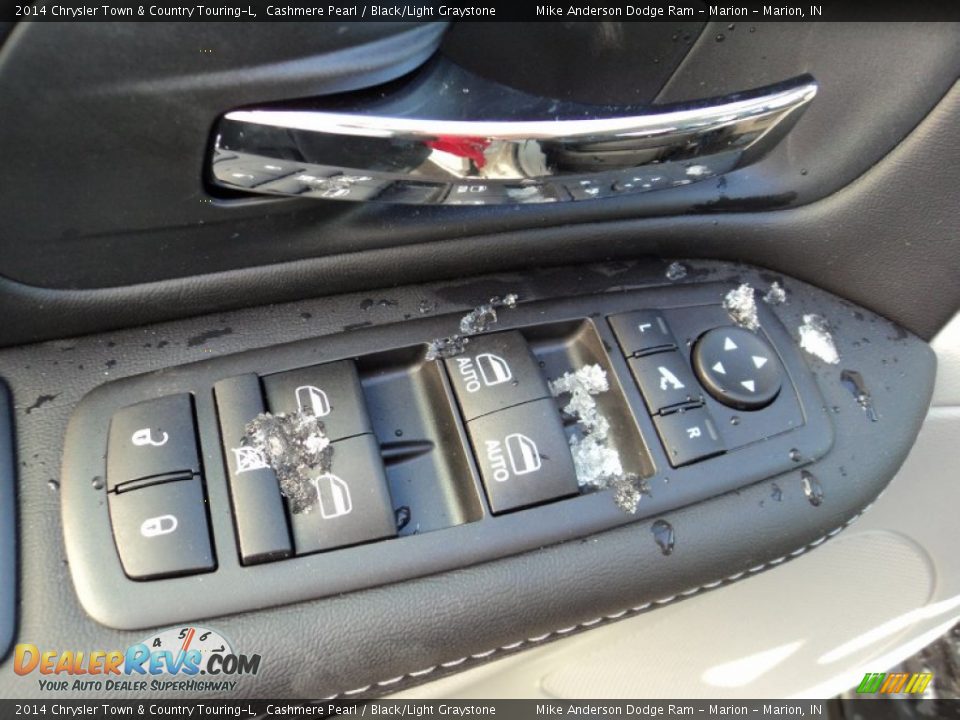 2014 Chrysler Town & Country Touring-L Cashmere Pearl / Black/Light Graystone Photo #11
