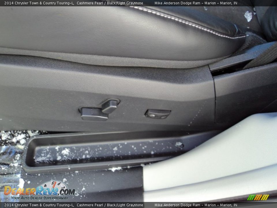 2014 Chrysler Town & Country Touring-L Cashmere Pearl / Black/Light Graystone Photo #13