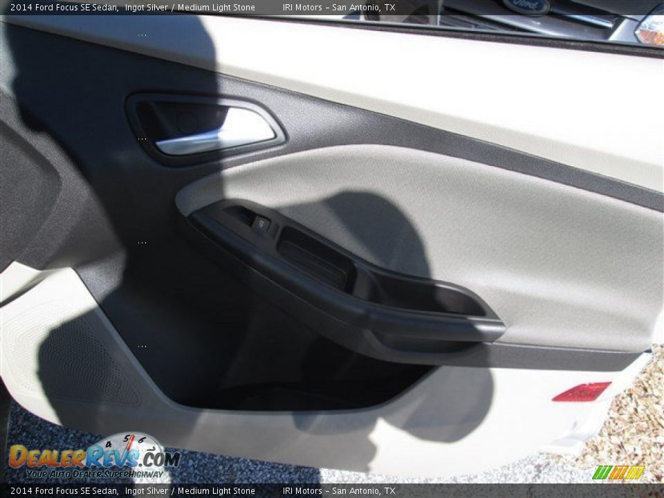 2014 Ford Focus SE Sedan Ingot Silver / Medium Light Stone Photo #10
