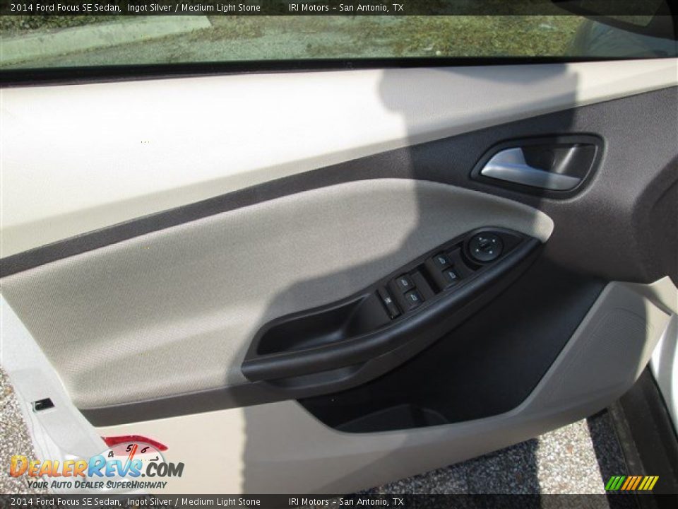 2014 Ford Focus SE Sedan Ingot Silver / Medium Light Stone Photo #19