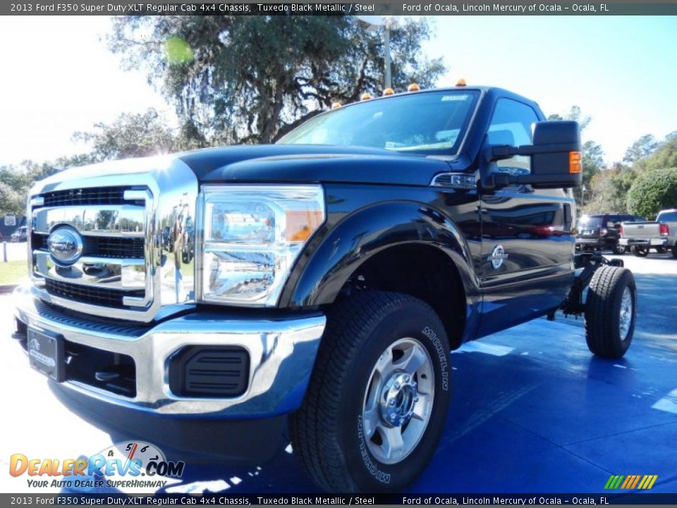 Front 3/4 View of 2013 Ford F350 Super Duty XLT Regular Cab 4x4 Chassis Photo #1