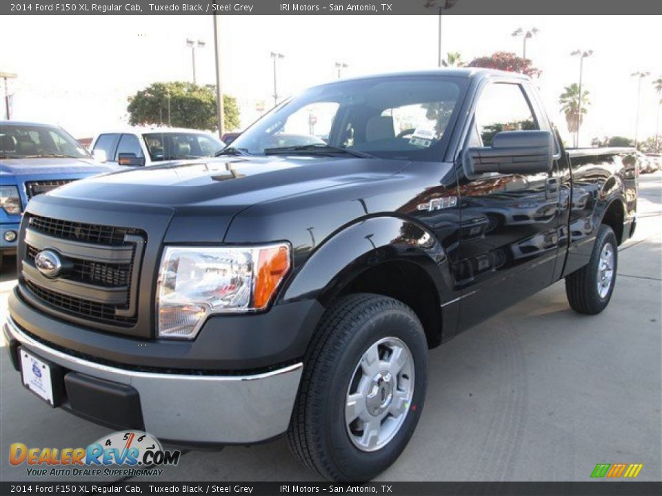 Front 3/4 View of 2014 Ford F150 XL Regular Cab Photo #1