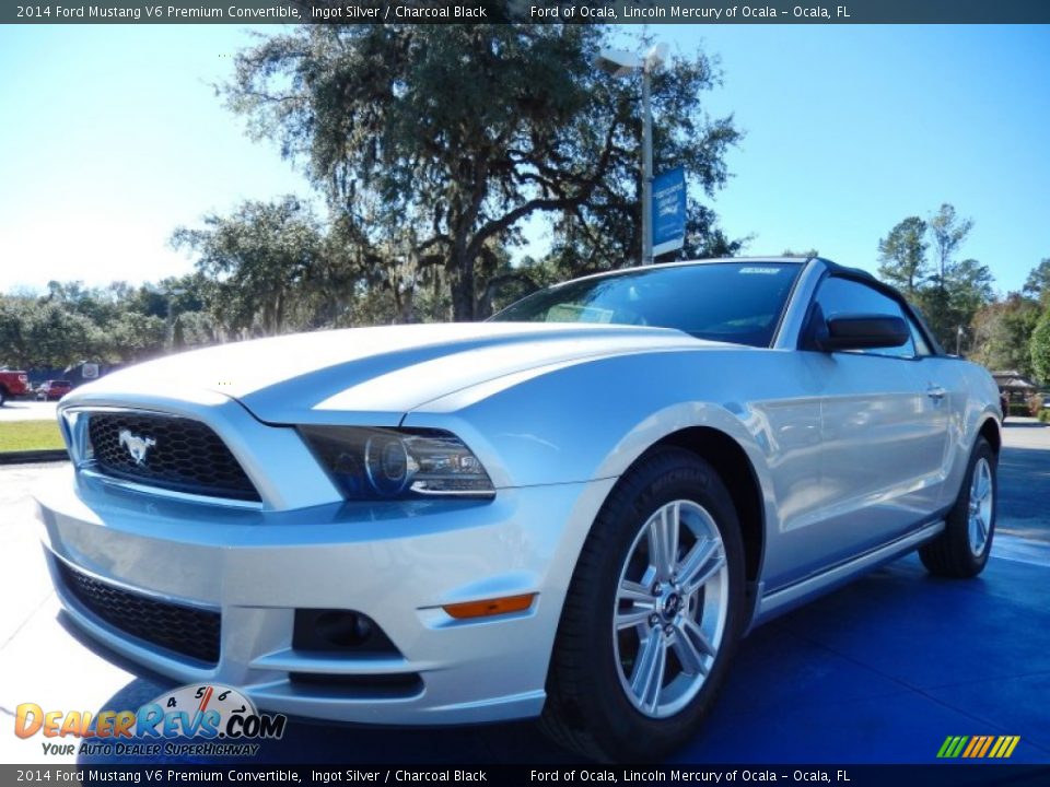 Front 3/4 View of 2014 Ford Mustang V6 Premium Convertible Photo #1