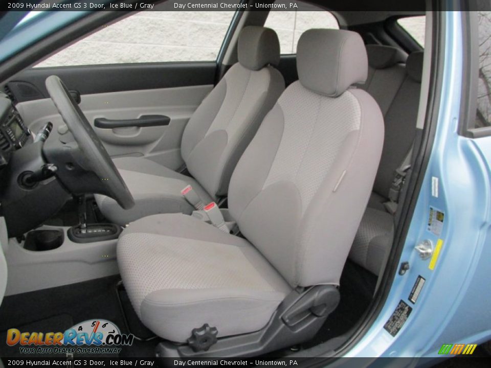 Front Seat of 2009 Hyundai Accent GS 3 Door Photo #11