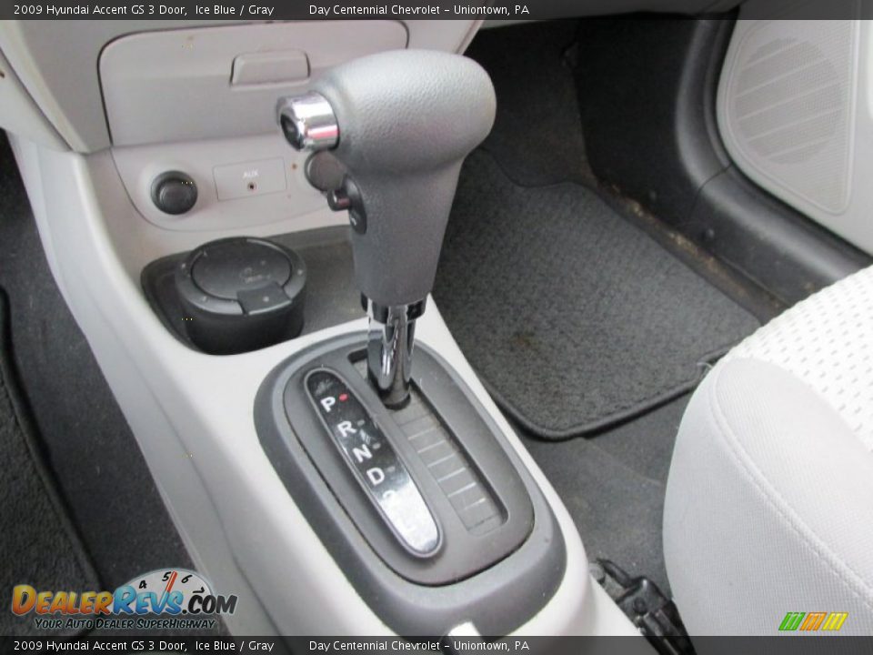 2009 Hyundai Accent GS 3 Door Shifter Photo #14