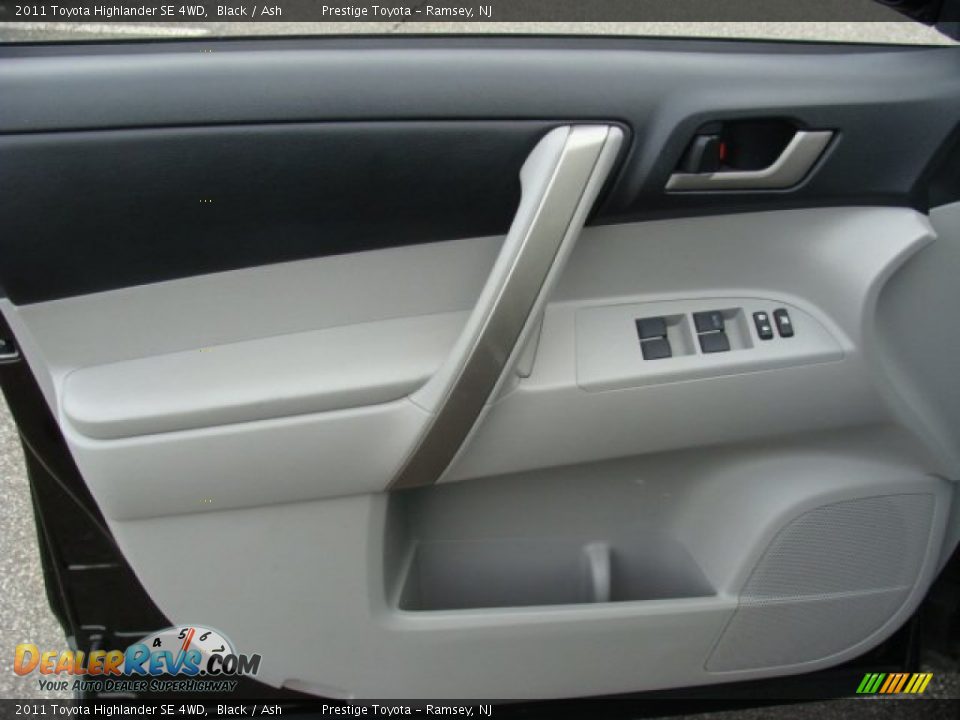 2011 Toyota Highlander SE 4WD Black / Ash Photo #6