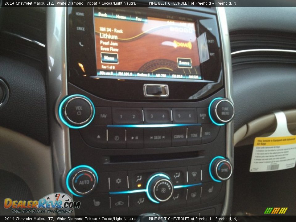 2014 Chevrolet Malibu LTZ White Diamond Tricoat / Cocoa/Light Neutral Photo #10