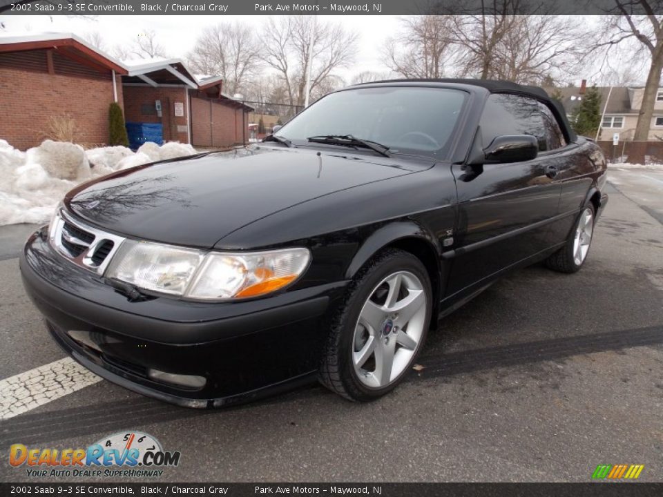 Front 3/4 View of 2002 Saab 9-3 SE Convertible Photo #1