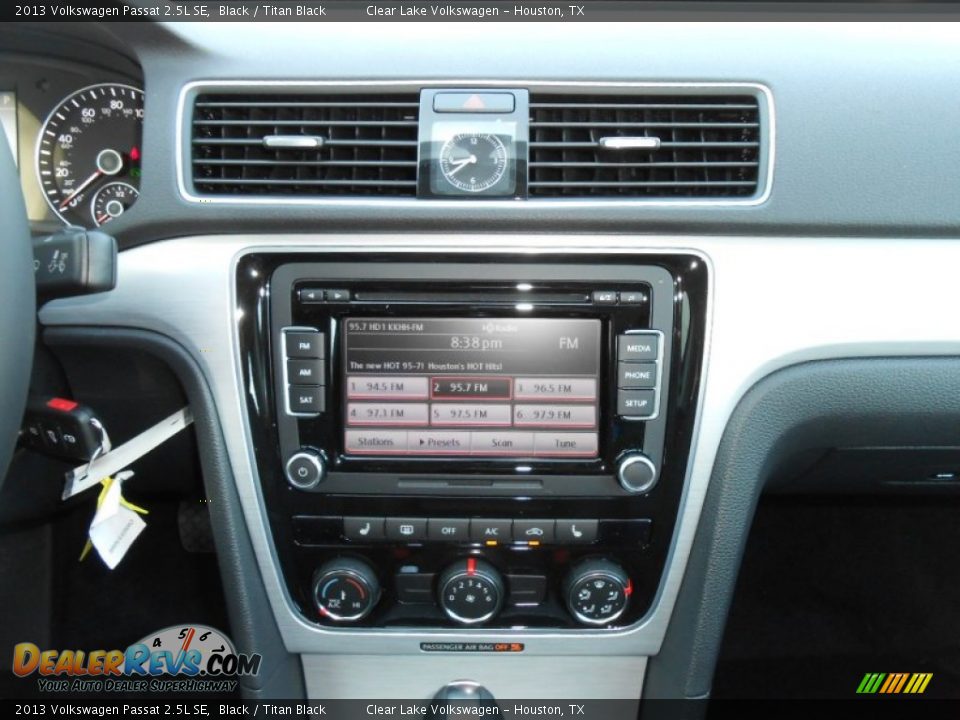 2013 Volkswagen Passat 2.5L SE Black / Titan Black Photo #17