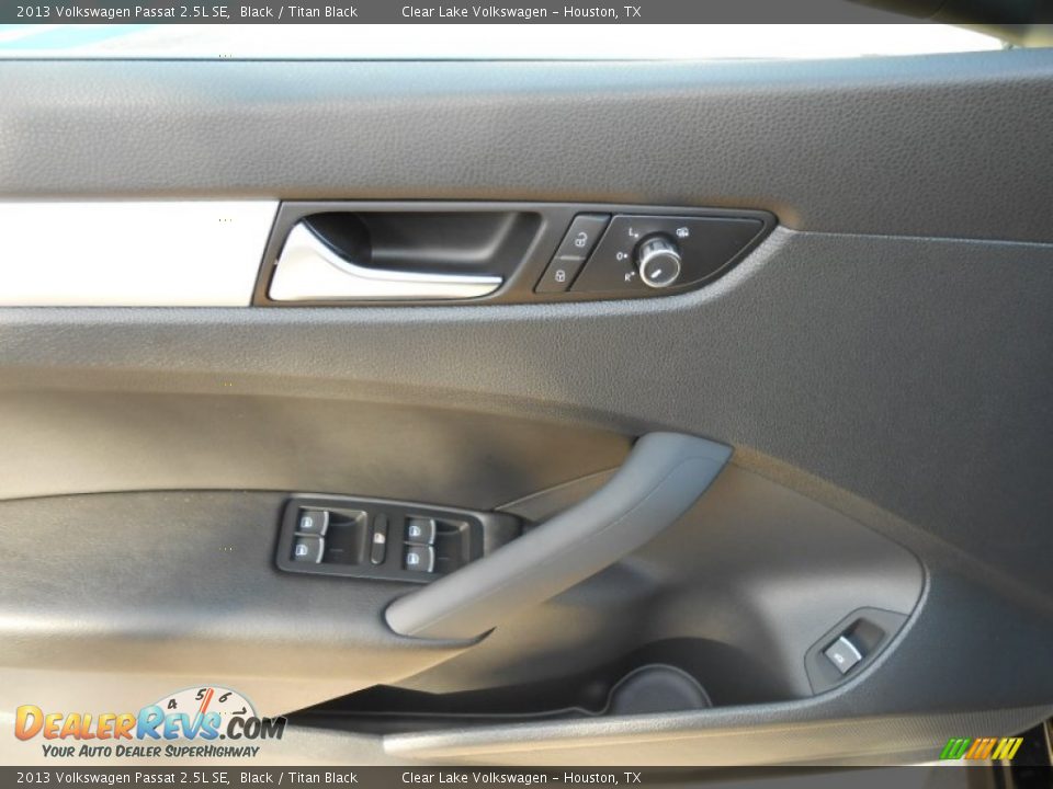 2013 Volkswagen Passat 2.5L SE Black / Titan Black Photo #22
