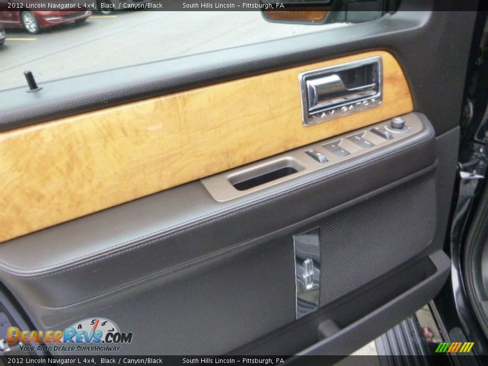 2012 Lincoln Navigator L 4x4 Black / Canyon/Black Photo #19