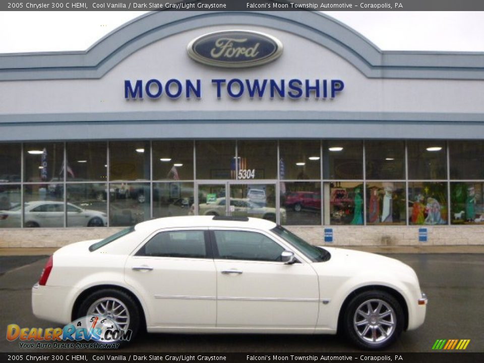2005 Chrysler 300 C HEMI Cool Vanilla / Dark Slate Gray/Light Graystone Photo #1