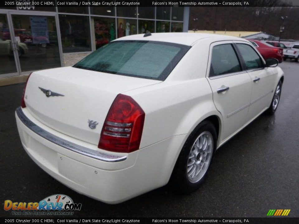 2005 Chrysler 300 C HEMI Cool Vanilla / Dark Slate Gray/Light Graystone Photo #2