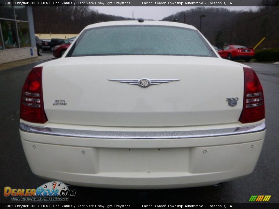 2005 Chrysler 300 C HEMI Cool Vanilla / Dark Slate Gray/Light Graystone Photo #3