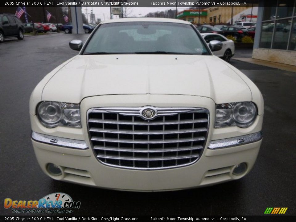 2005 Chrysler 300 C HEMI Cool Vanilla / Dark Slate Gray/Light Graystone Photo #7