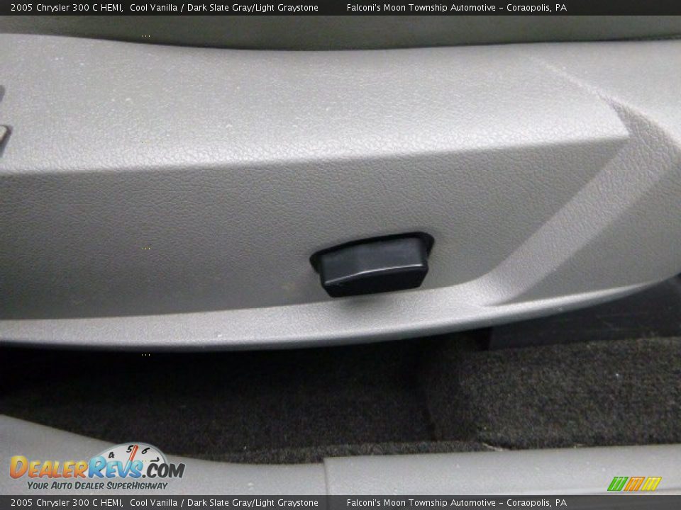 2005 Chrysler 300 C HEMI Cool Vanilla / Dark Slate Gray/Light Graystone Photo #12