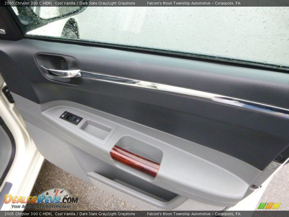 2005 Chrysler 300 C HEMI Cool Vanilla / Dark Slate Gray/Light Graystone Photo #13