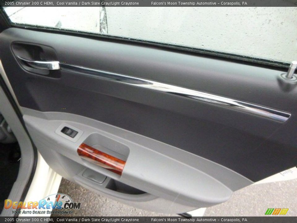 2005 Chrysler 300 C HEMI Cool Vanilla / Dark Slate Gray/Light Graystone Photo #15