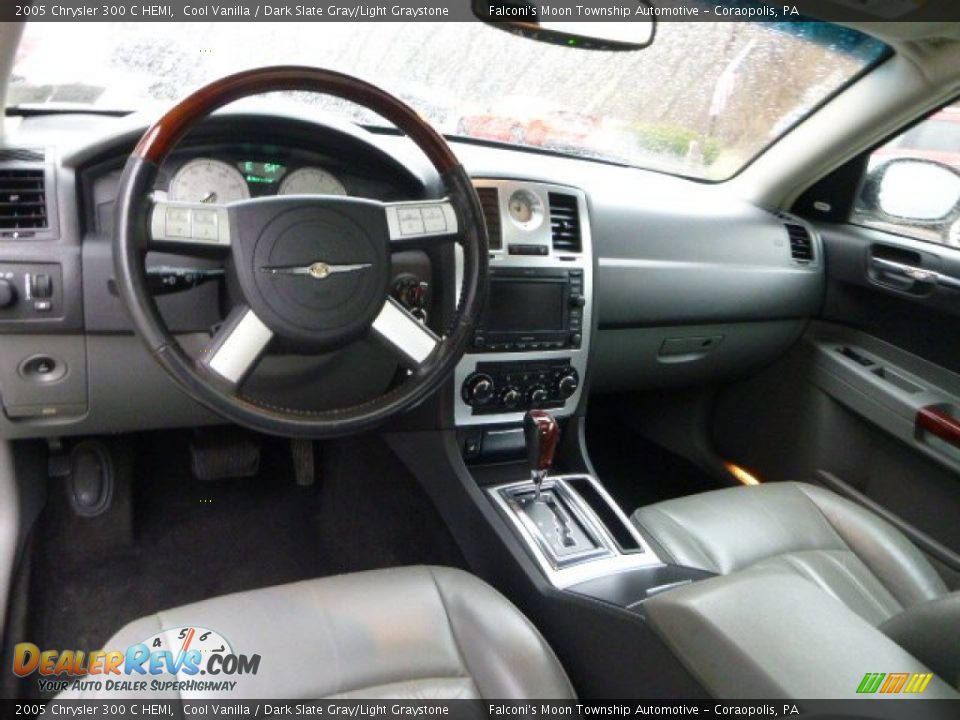 2005 Chrysler 300 C HEMI Cool Vanilla / Dark Slate Gray/Light Graystone Photo #18