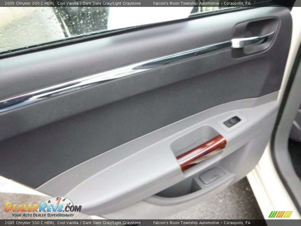 2005 Chrysler 300 C HEMI Cool Vanilla / Dark Slate Gray/Light Graystone Photo #19