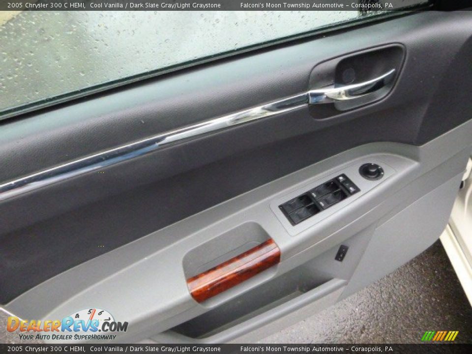 2005 Chrysler 300 C HEMI Cool Vanilla / Dark Slate Gray/Light Graystone Photo #20