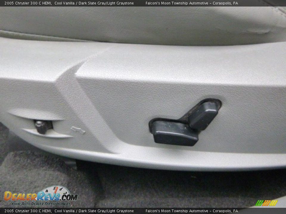 2005 Chrysler 300 C HEMI Cool Vanilla / Dark Slate Gray/Light Graystone Photo #21